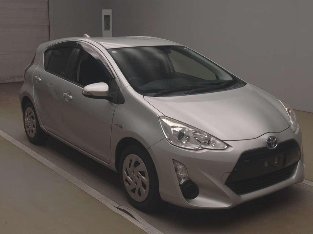 TOYOTA AQUA S Image 6