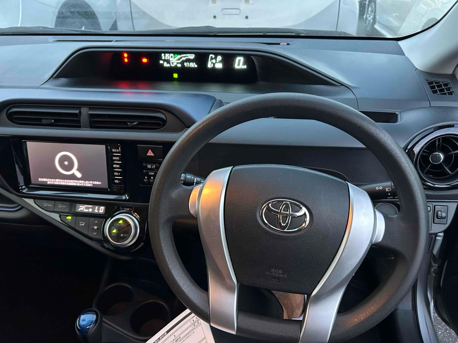 TOYOTA AQUA S Image 16