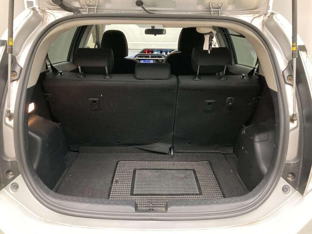 TOYOTA AQUA S Image 11