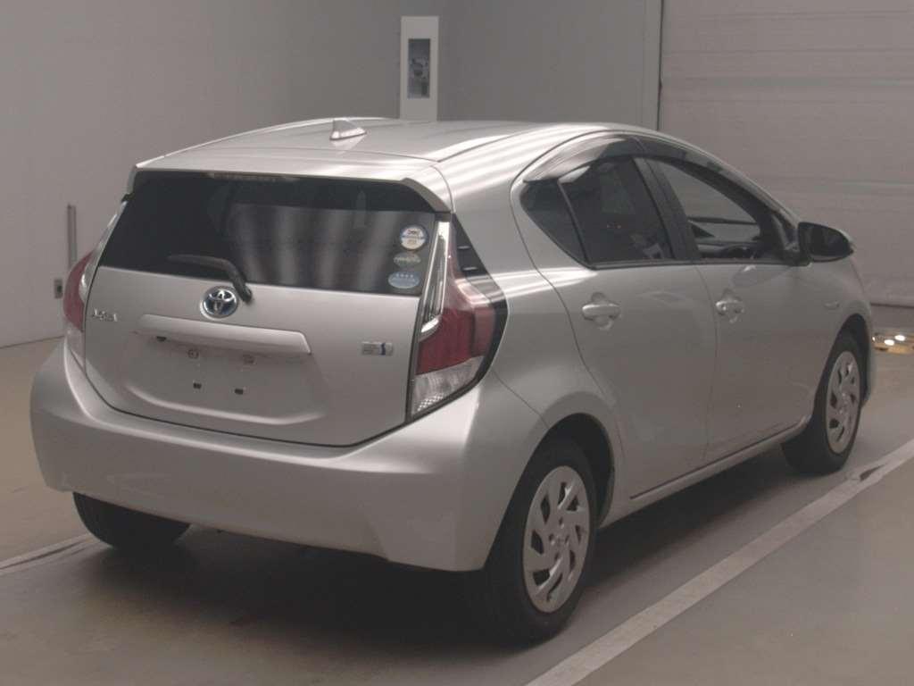 TOYOTA AQUA S Image 4