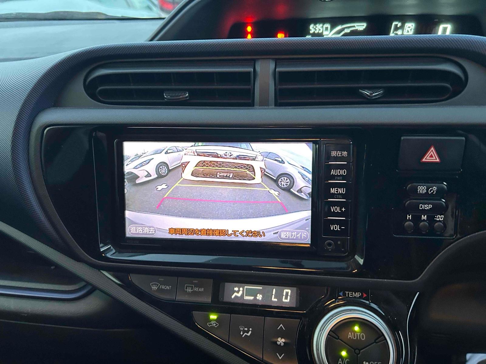 TOYOTA AQUA S Image 17