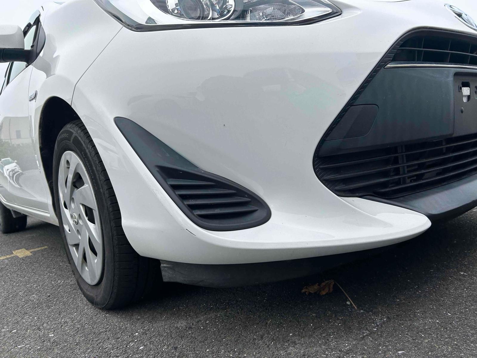 TOYOTA AQUA S Image 8