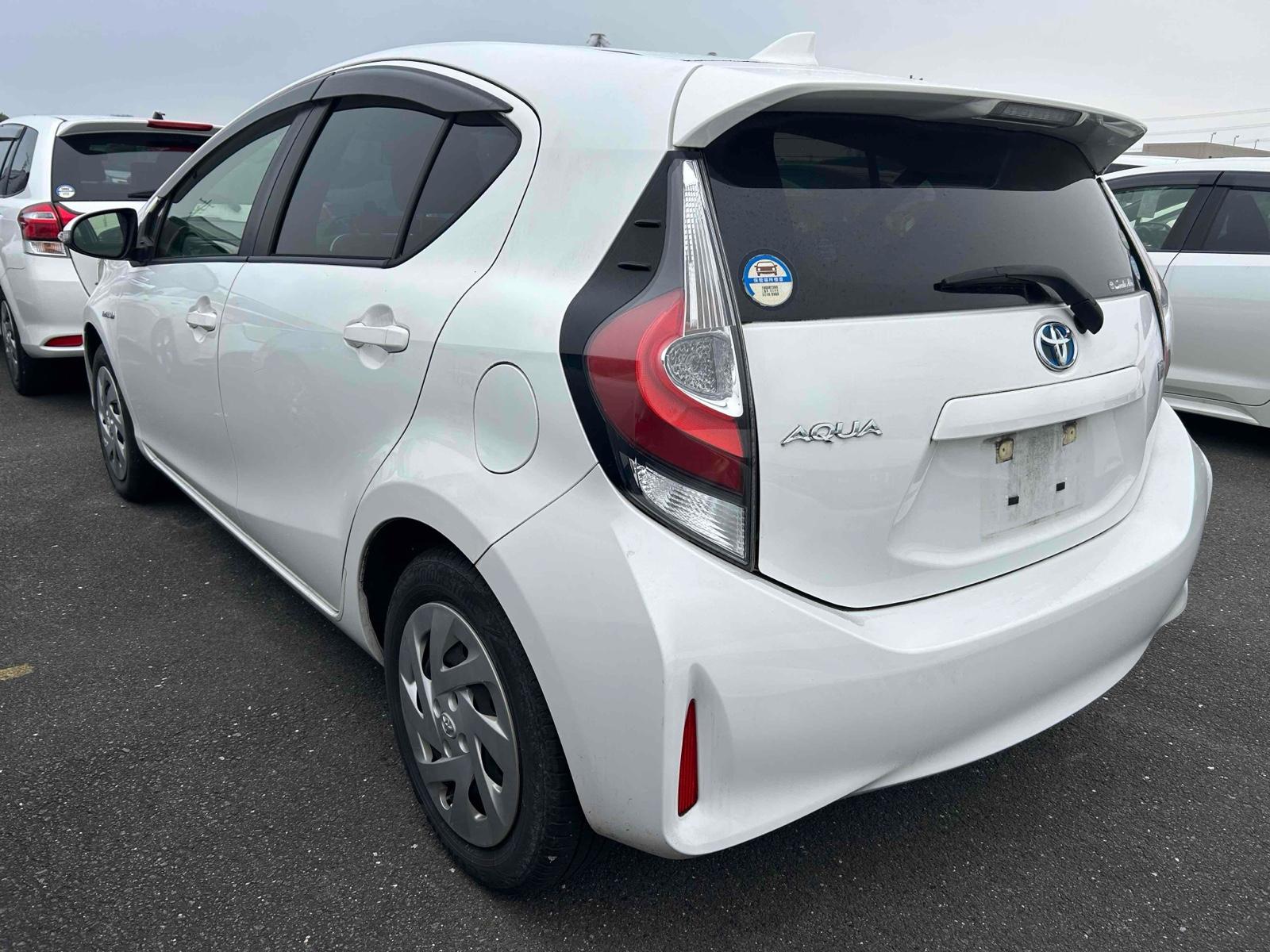 TOYOTA AQUA S Image 2
