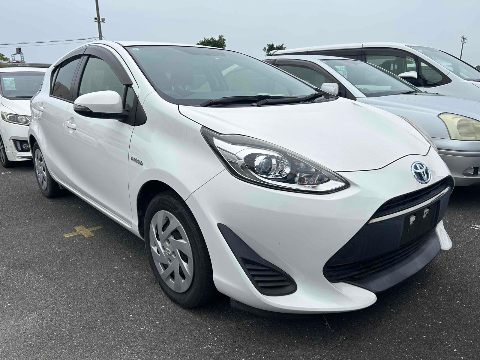 2019 Toyota AQUA 97,000 km