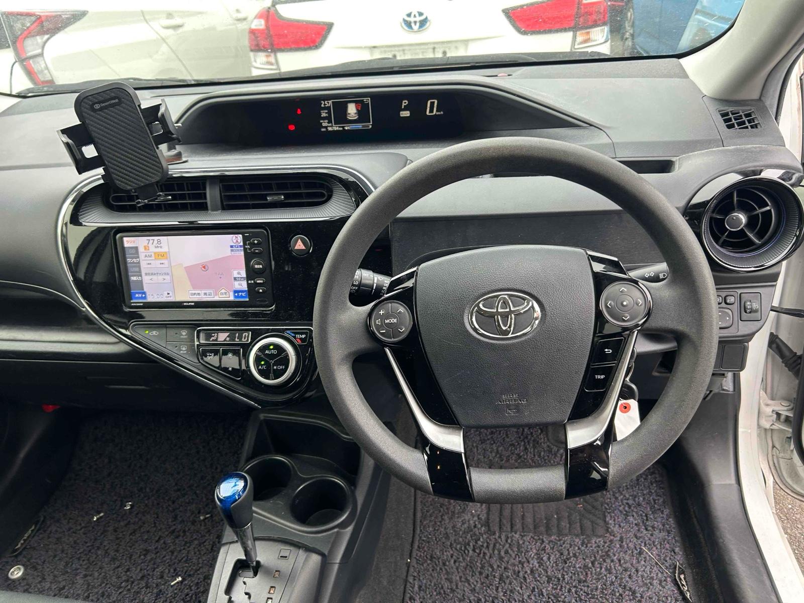 TOYOTA AQUA S Image 5
