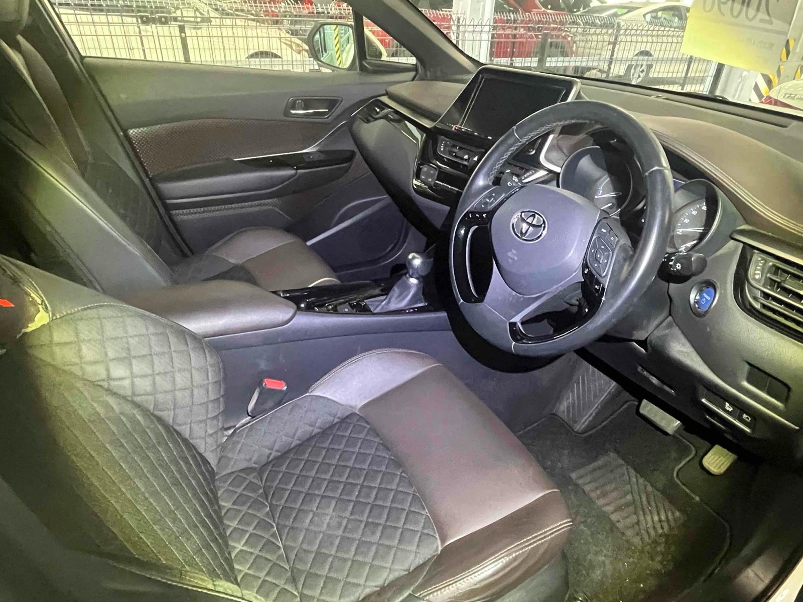 TOYOTA C-HR G Image 13