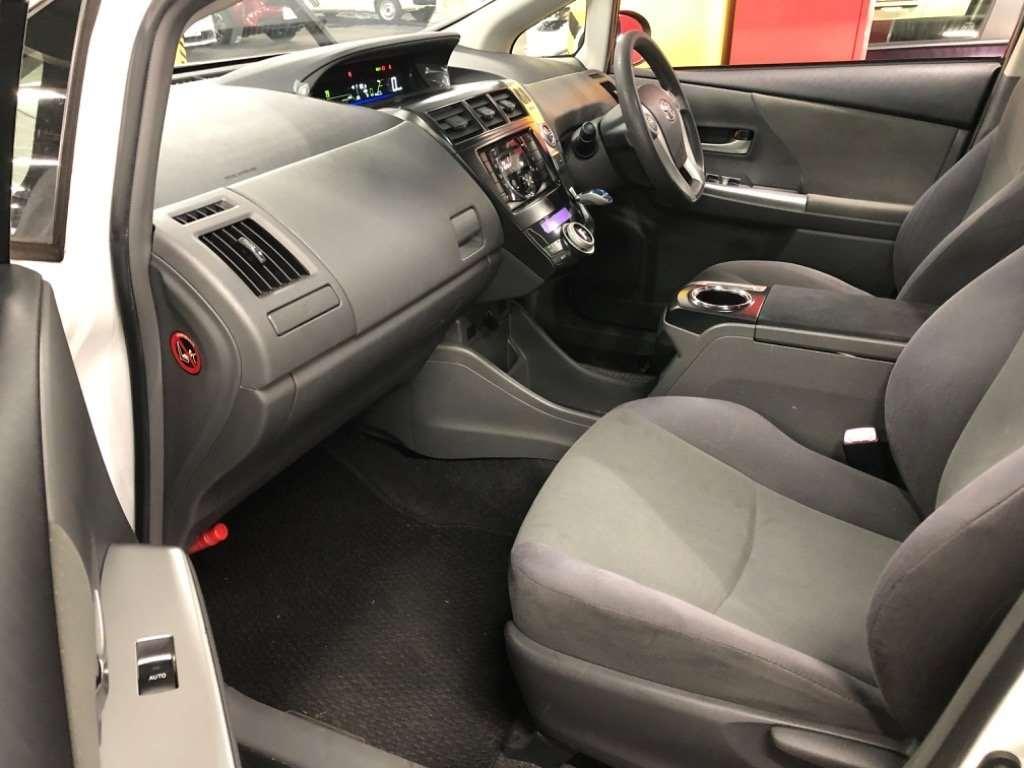 TOYOTA PRIUS ALPHA S L SELECTION Image 7