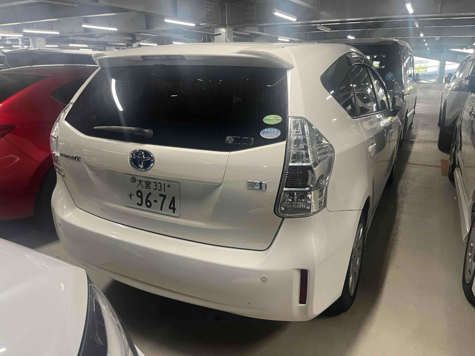TOYOTA PRIUS ALPHA S L SELECTION Image 12