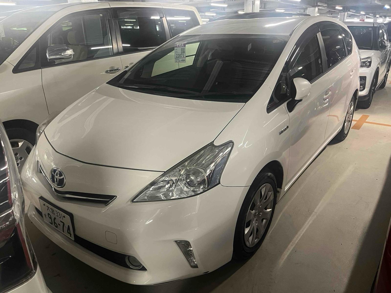 TOYOTA PRIUS ALPHA S L SELECTION Image 11