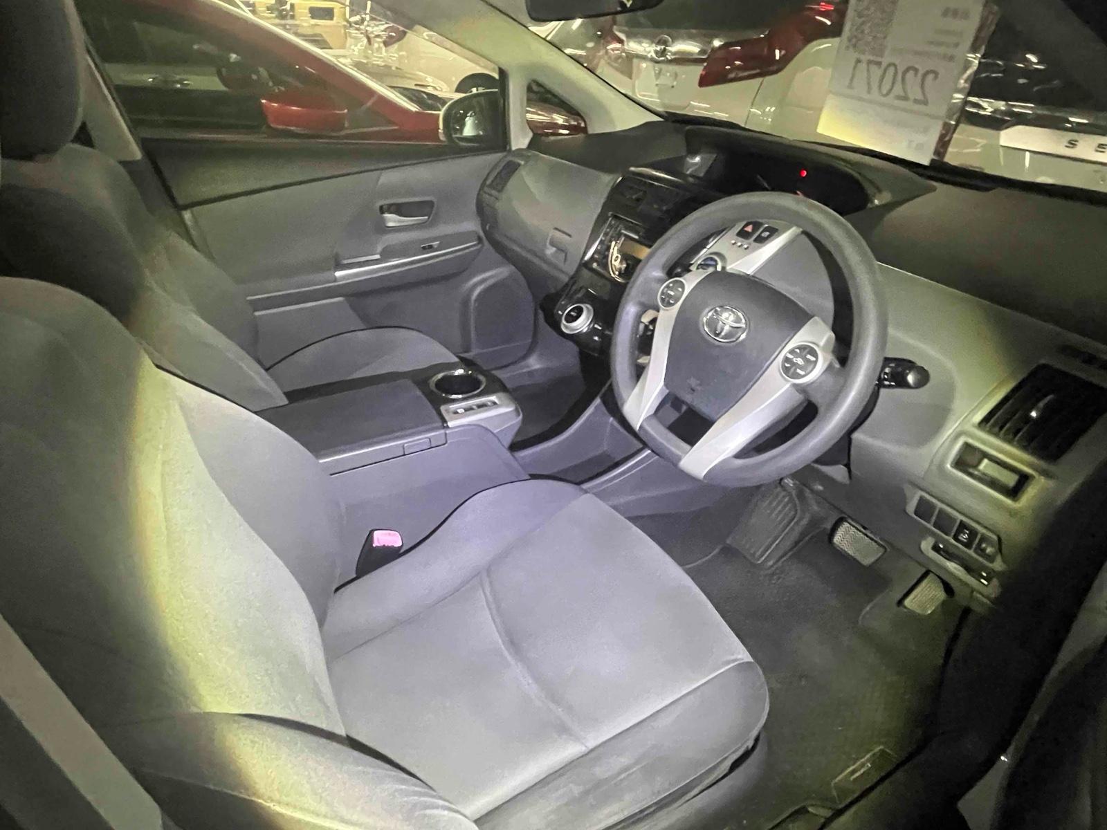 TOYOTA PRIUS ALPHA S L SELECTION Image 13