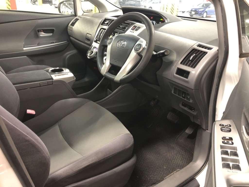 TOYOTA PRIUS ALPHA S L SELECTION Image 3