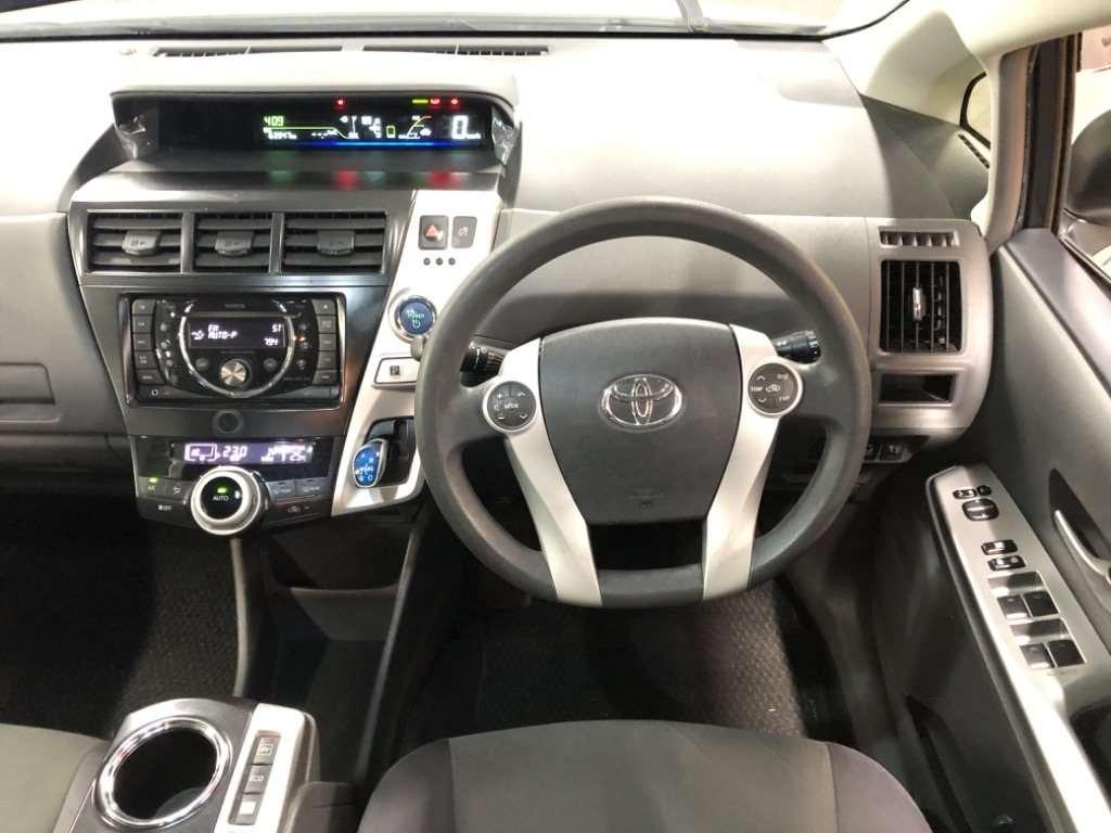 TOYOTA PRIUS ALPHA S L SELECTION Image 6