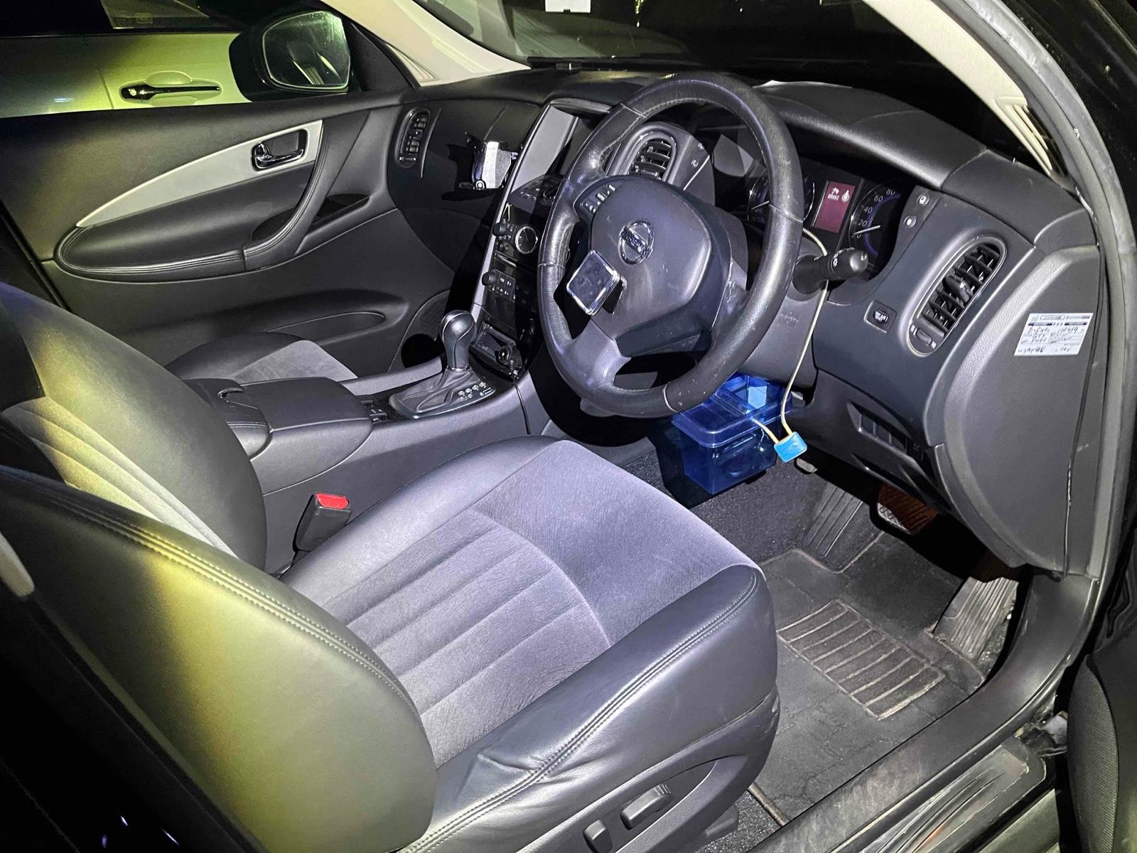 NISSAN SKYLINE CROSSOVER 370GT Image 3