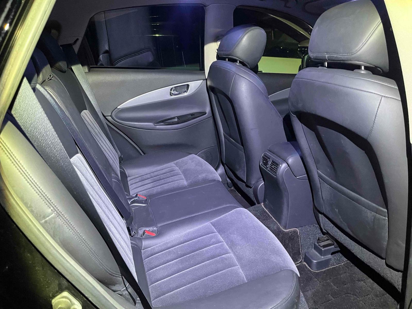NISSAN SKYLINE CROSSOVER 370GT Image 6