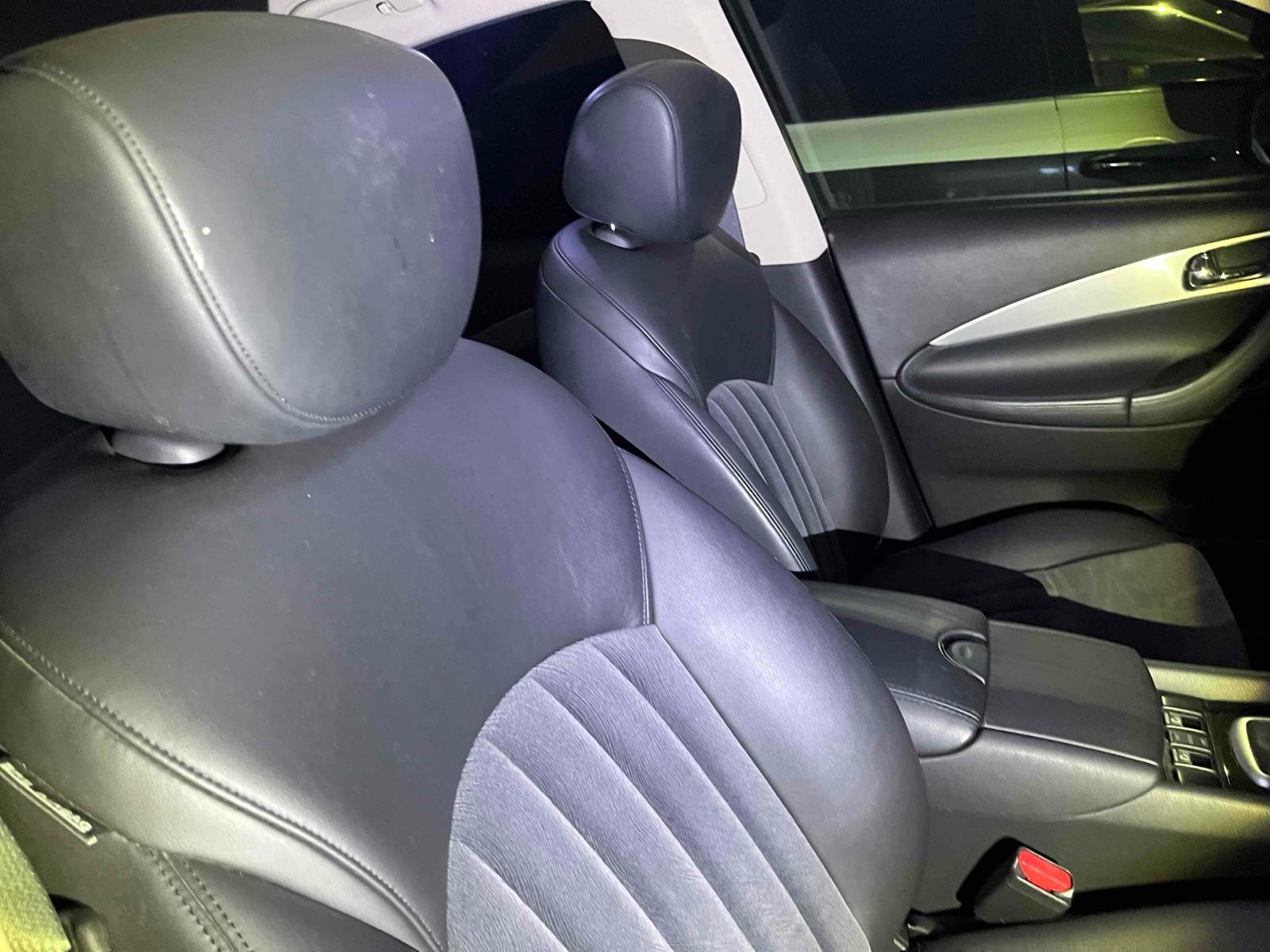 NISSAN SKYLINE CROSSOVER 370GT Image 5