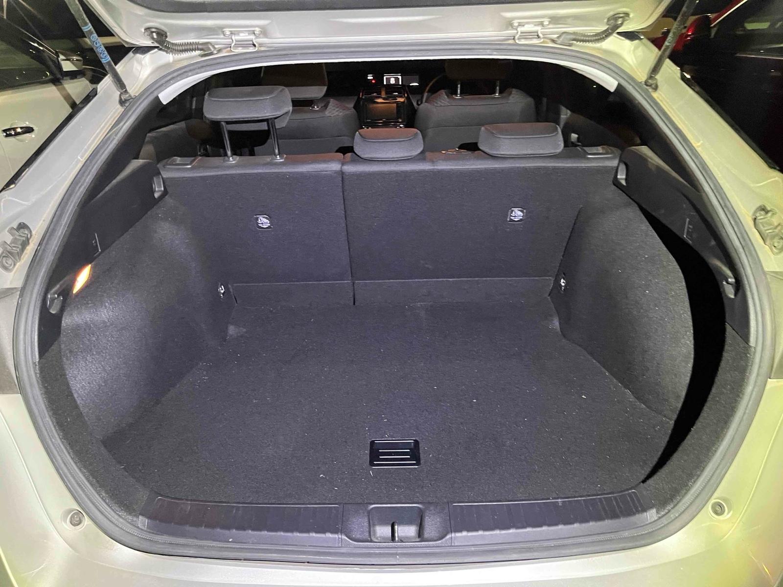 TOYOTA PRIUS 5D Image 5