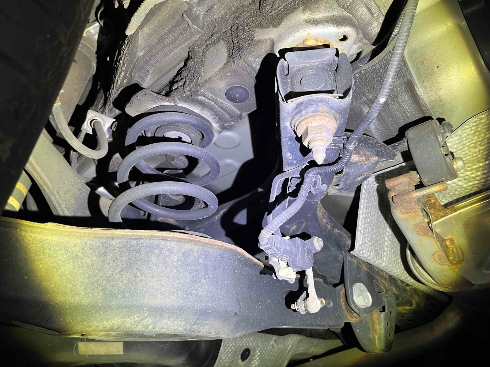 TOYOTA PRIUS 5D Image 15