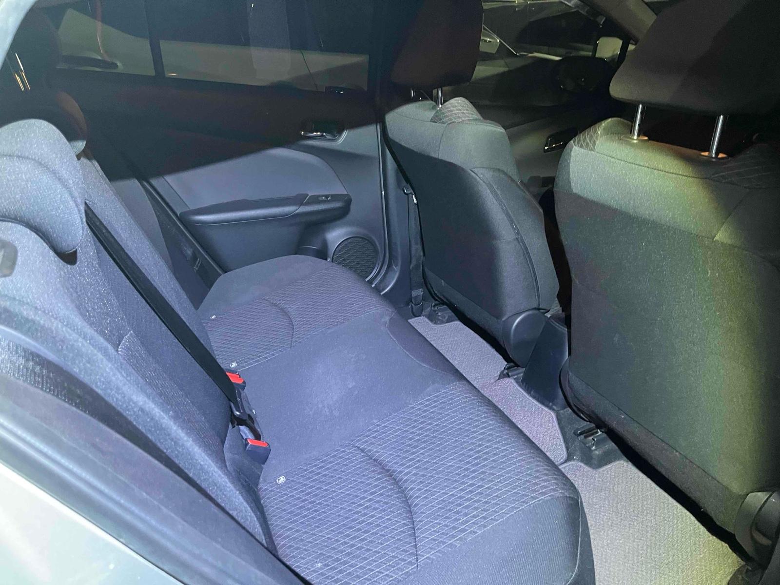 TOYOTA PRIUS 5D Image 4