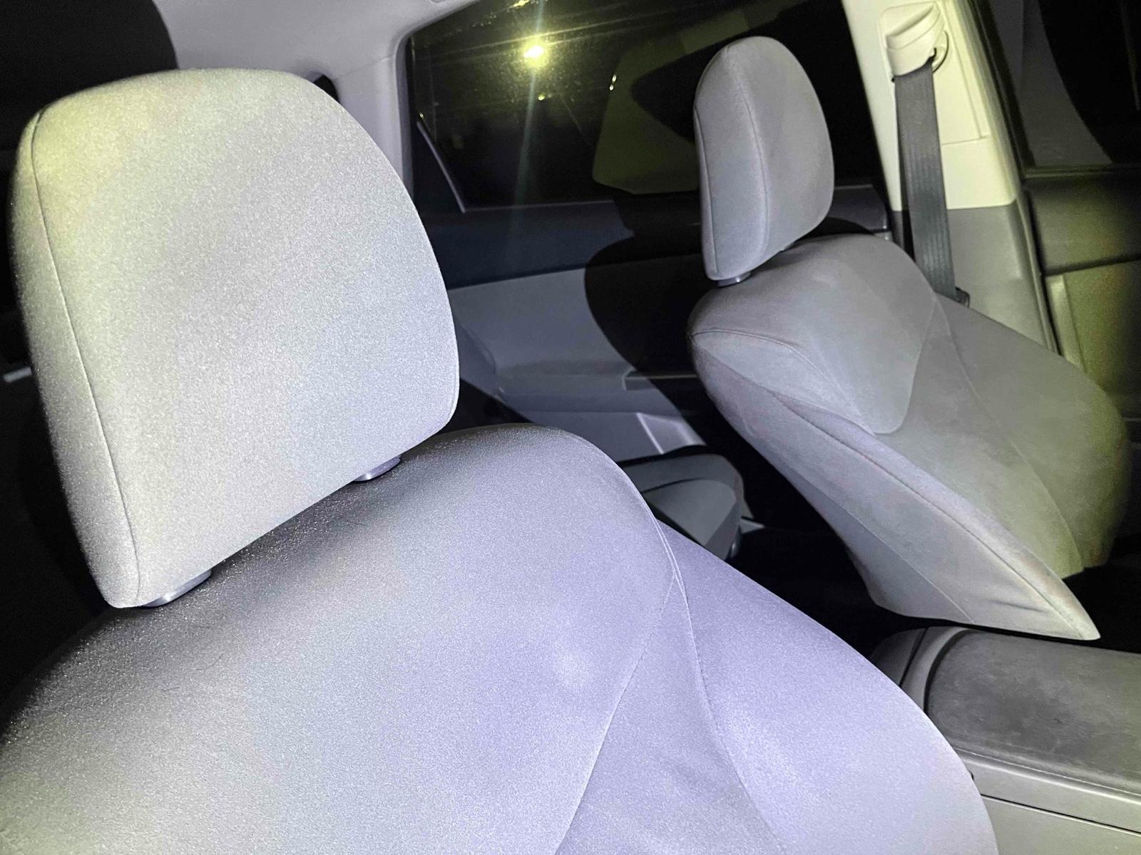 TOYOTA PRIUS ALPHA S Image 7