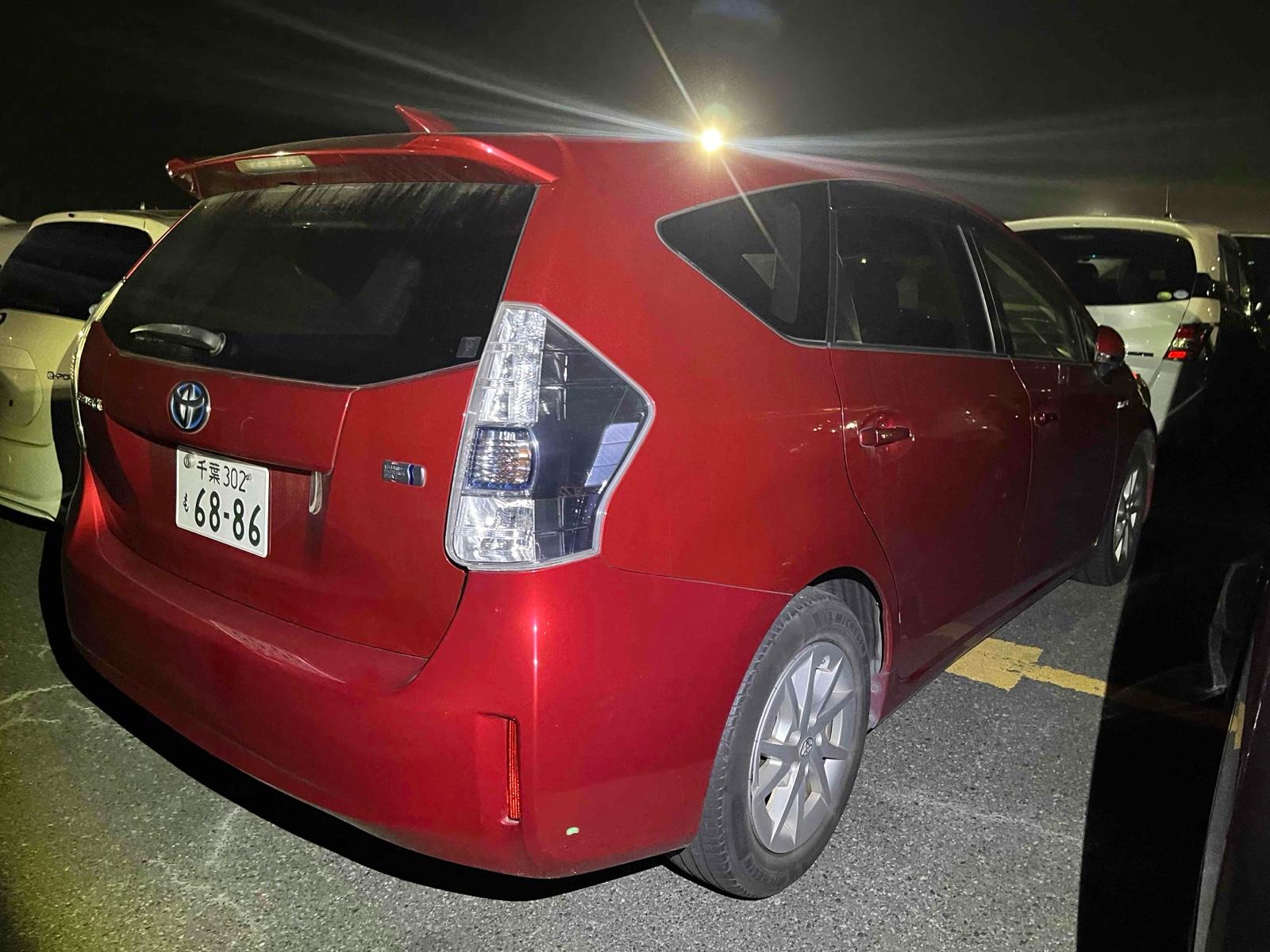 TOYOTA PRIUS ALPHA S Image 4