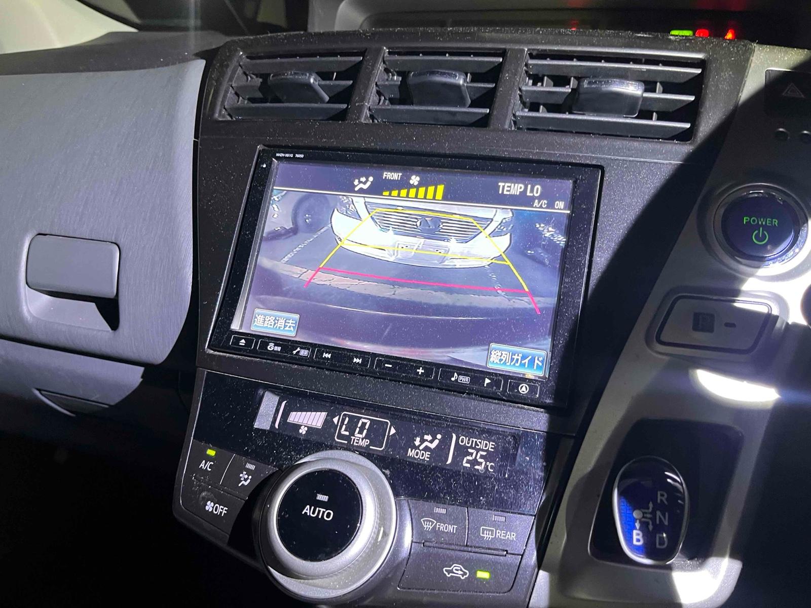 TOYOTA PRIUS ALPHA S Image 10