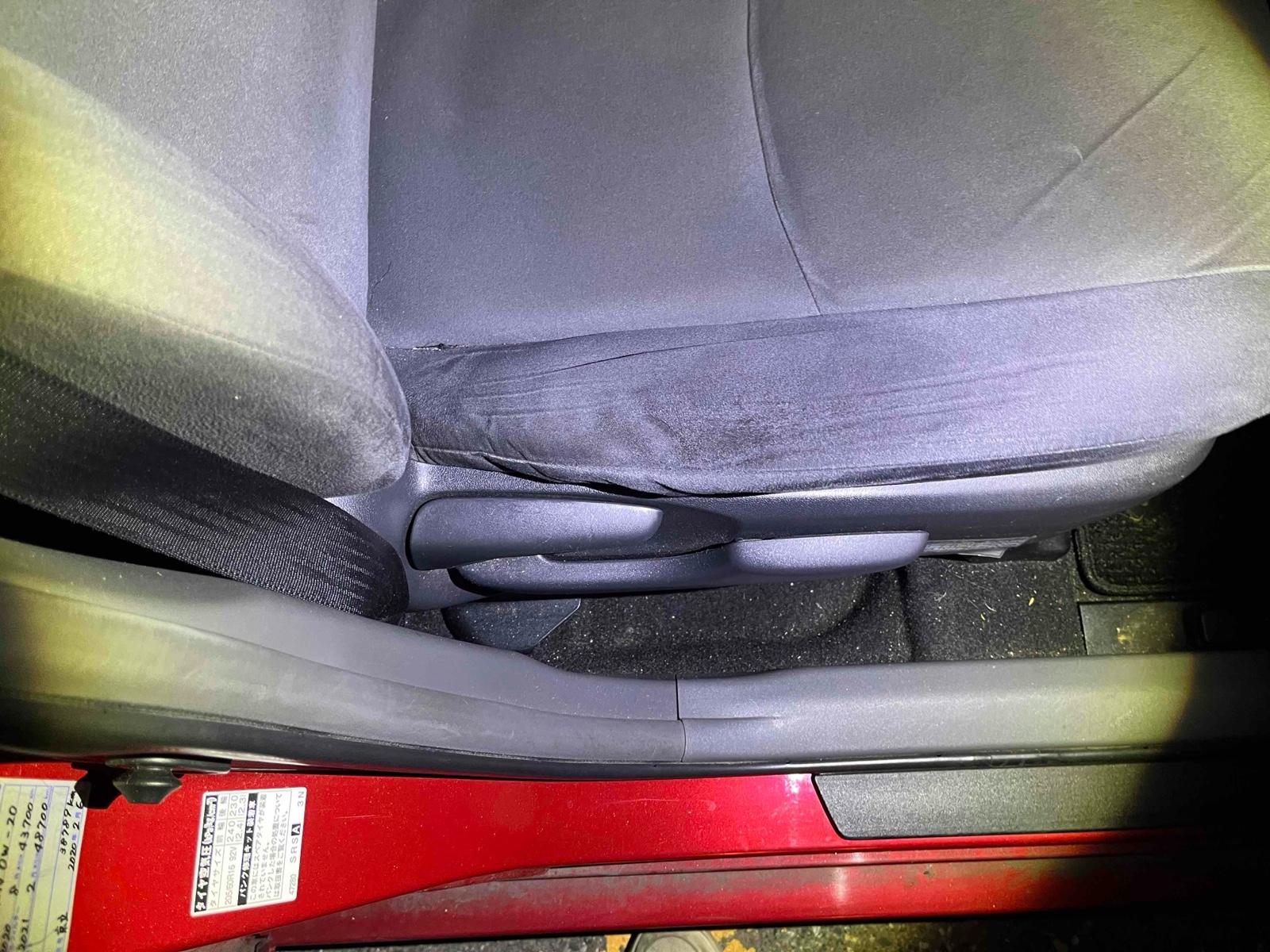 TOYOTA PRIUS ALPHA S Image 6