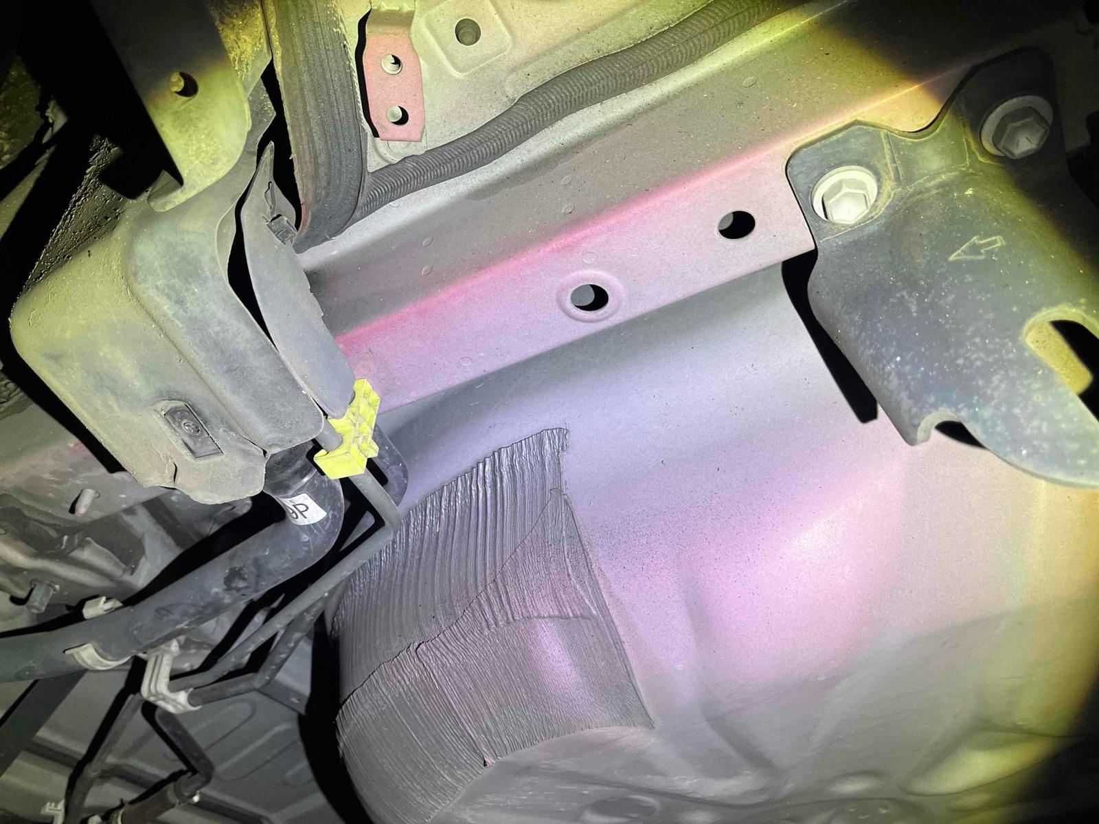 TOYOTA PRIUS ALPHA S Image 23