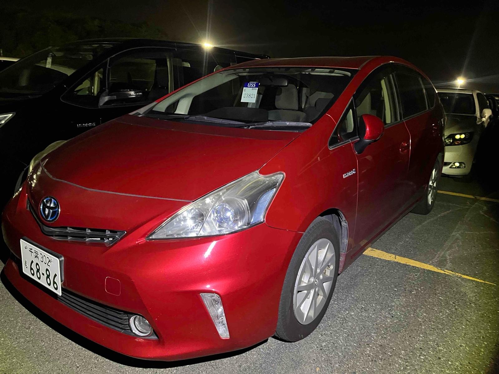 TOYOTA PRIUS ALPHA S Image 3