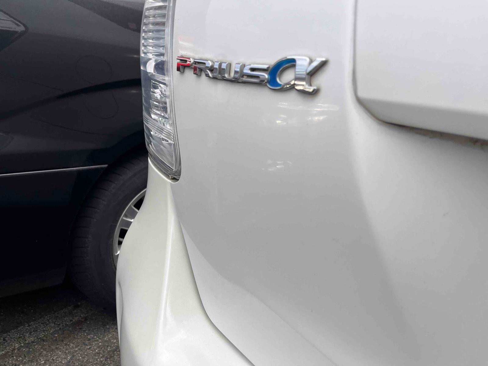 TOYOTA PRIUS ALPHA S Image 19
