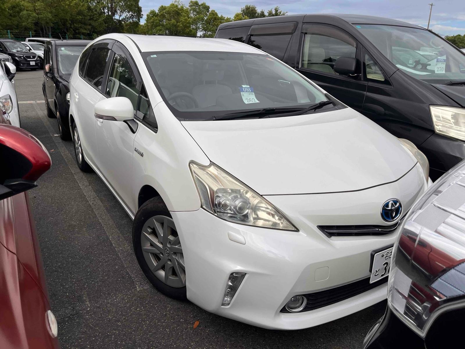 2013 Toyota PRIUS 105,000 km