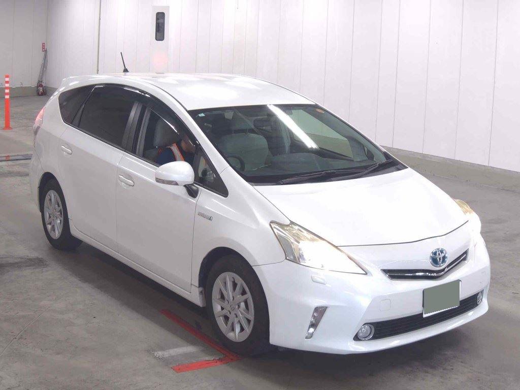 TOYOTA PRIUS ALPHA S Image 3