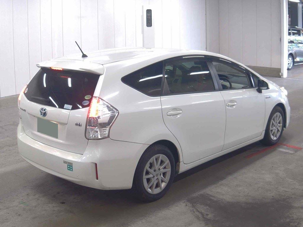 TOYOTA PRIUS ALPHA S Image 7