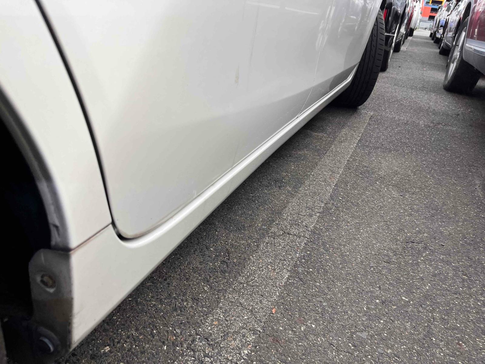 TOYOTA PRIUS ALPHA S Image 17