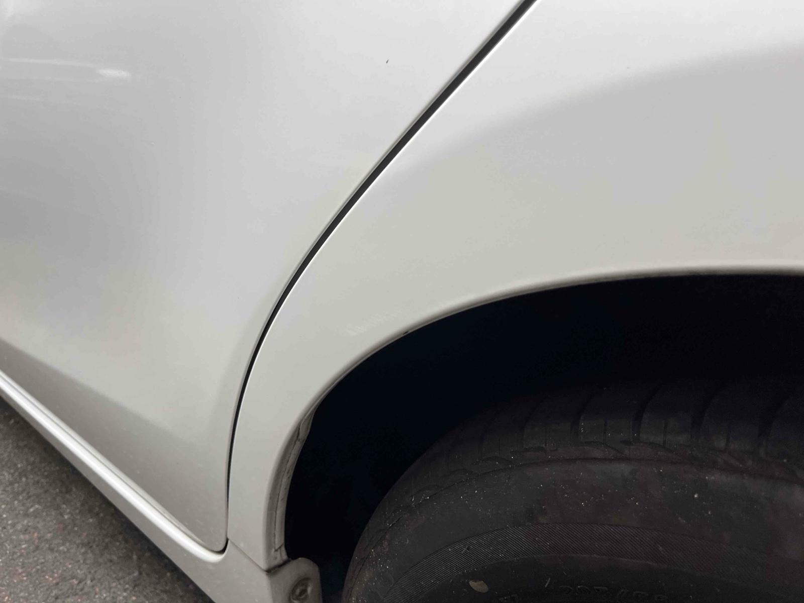 TOYOTA PRIUS ALPHA S Image 15
