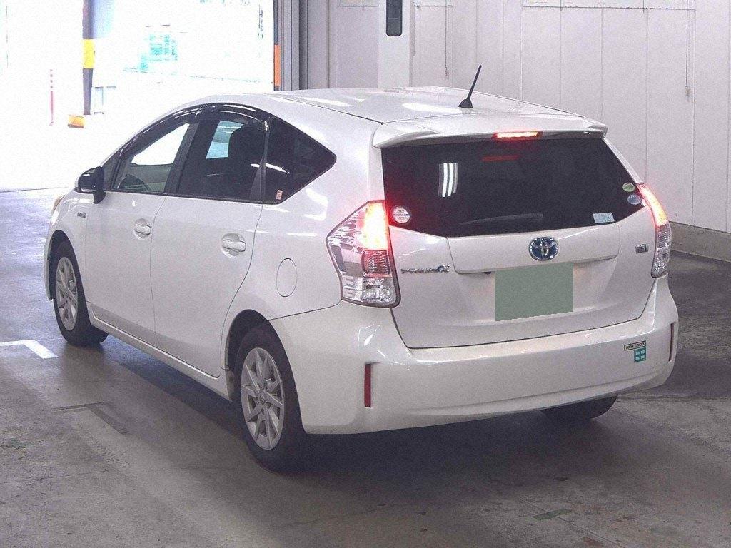 TOYOTA PRIUS ALPHA S Image 4