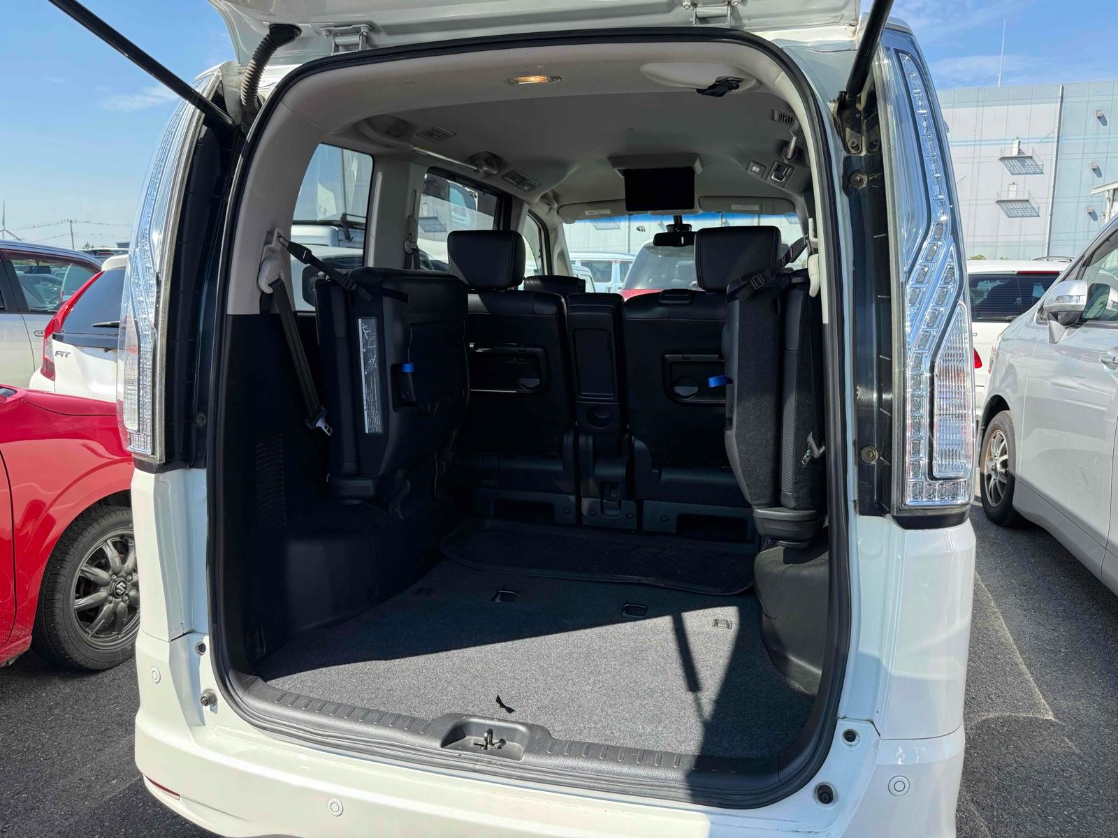 NISSAN SERENA HIGHWAY STAR Image 10