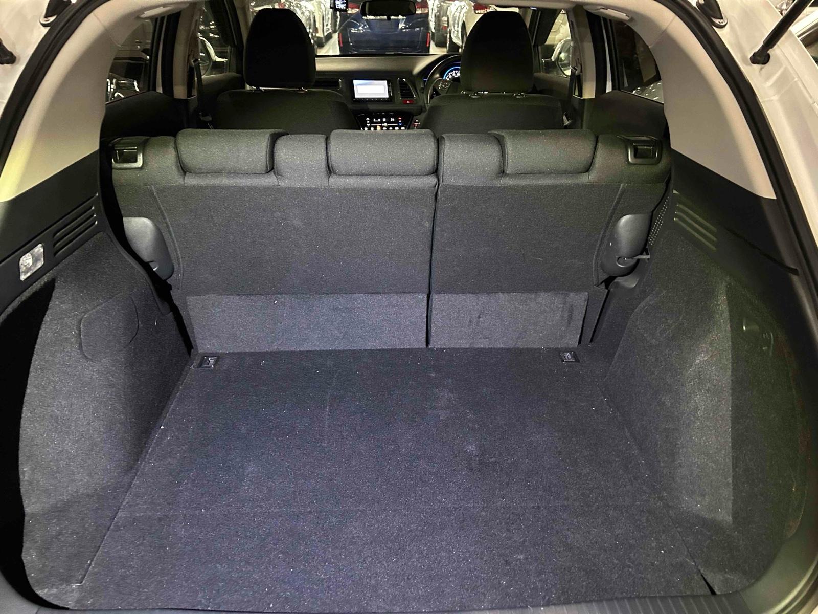 HONDA VEZEL HYBRID X Image 14