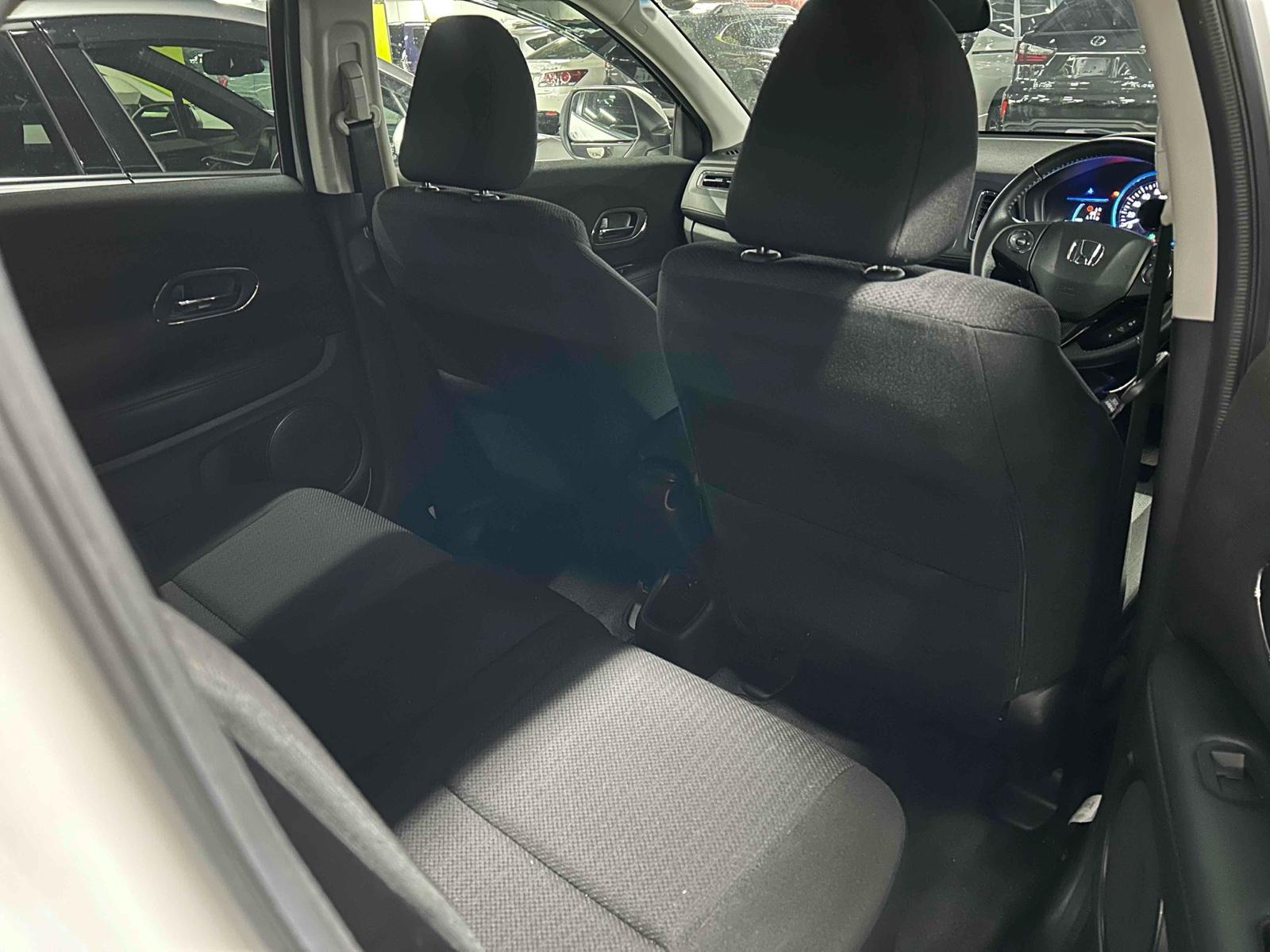 HONDA VEZEL HYBRID X Image 10
