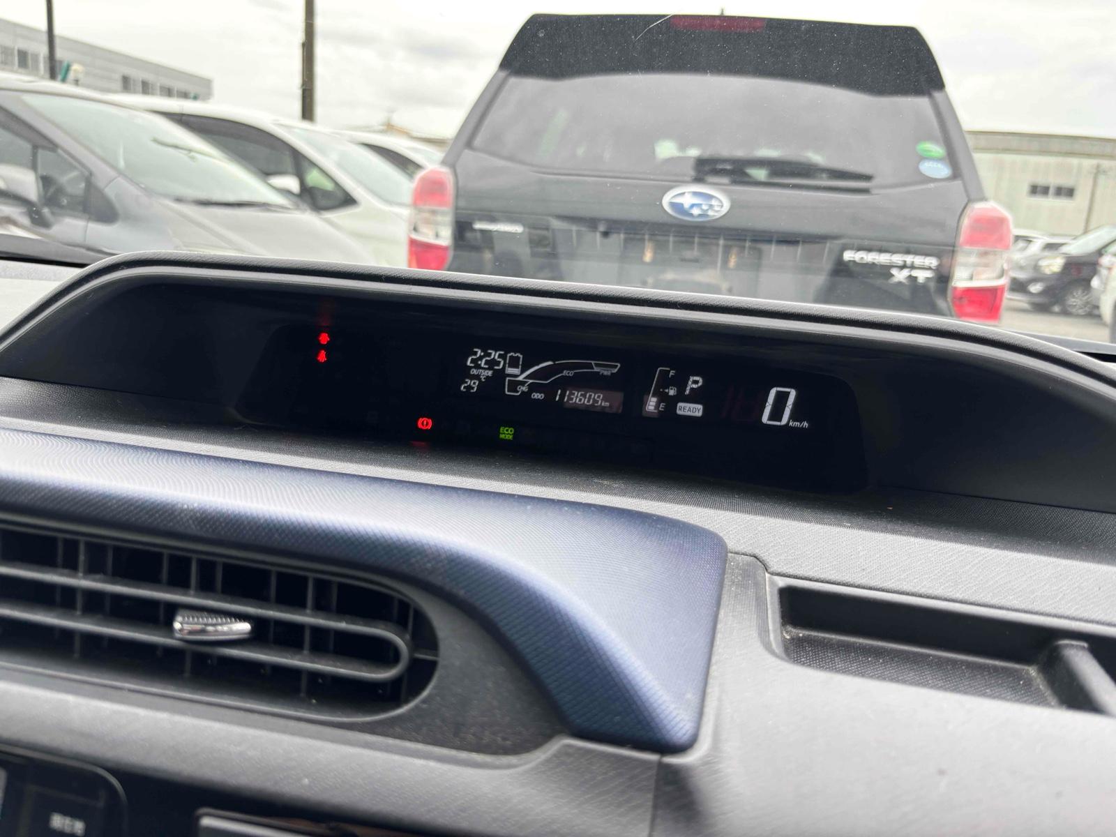 TOYOTA AQUA S Image 12