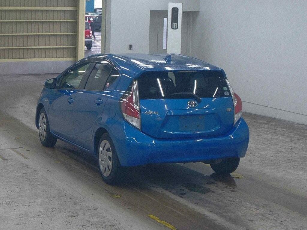 TOYOTA AQUA S Image 2