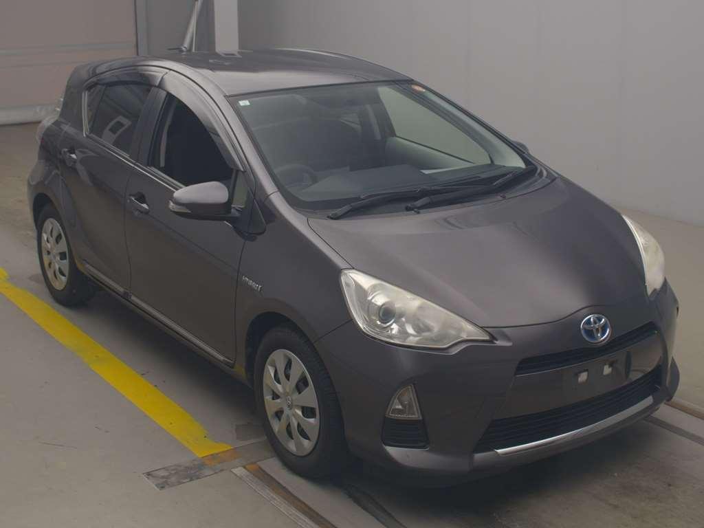 TOYOTA AQUA S Image 4