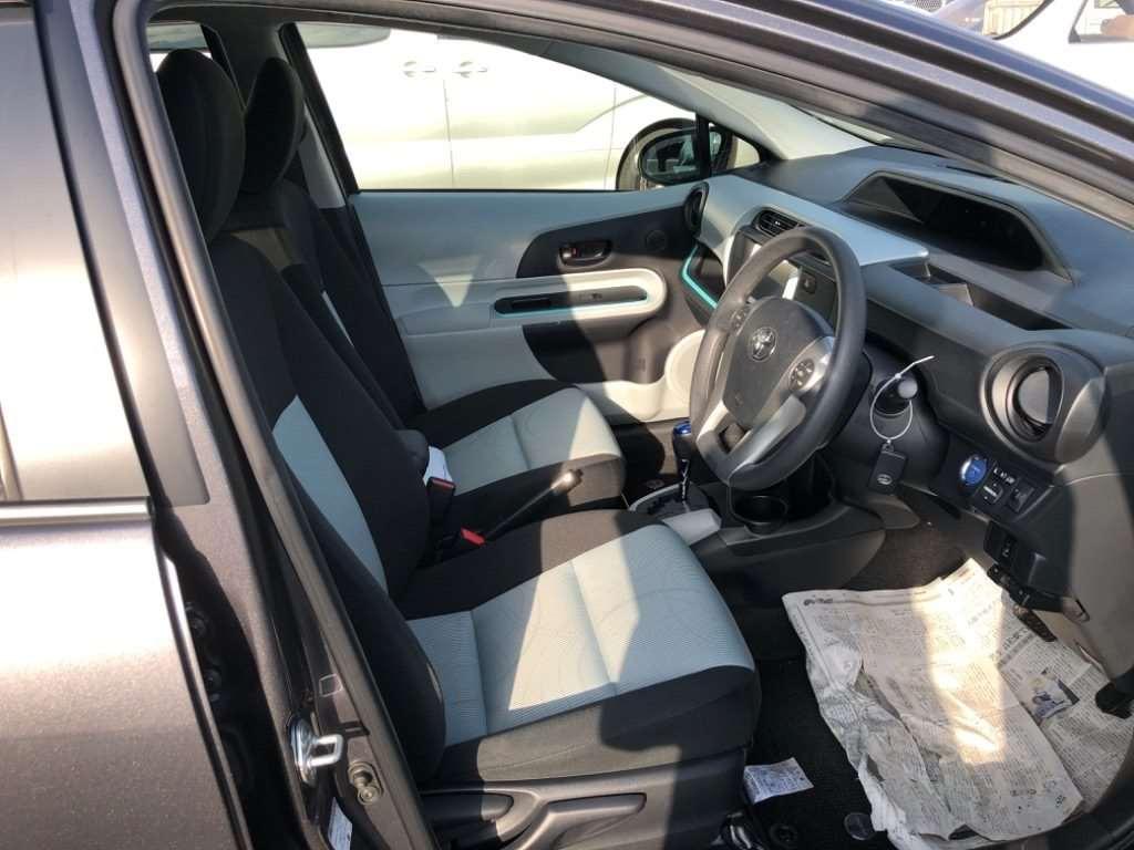 TOYOTA AQUA S Image 3