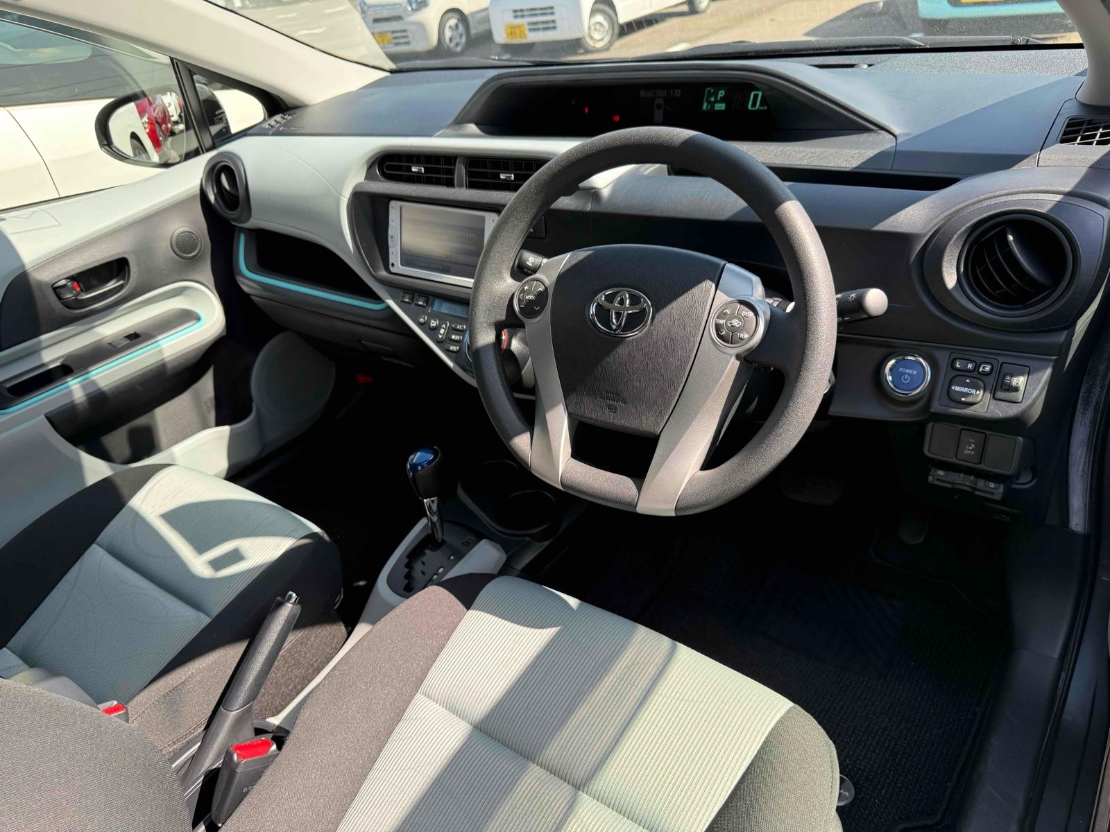 TOYOTA AQUA S Image 10