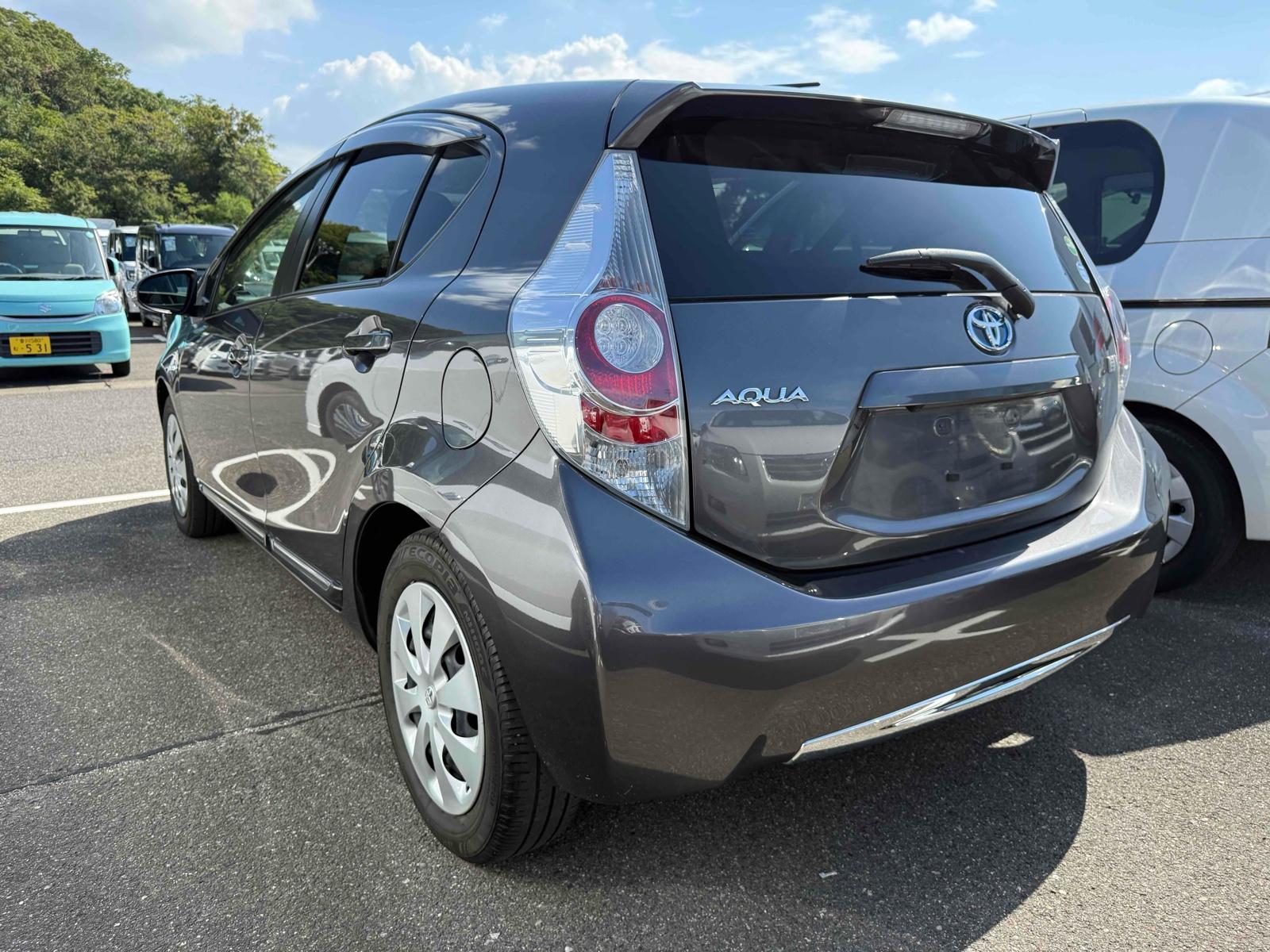 TOYOTA AQUA S Image 9
