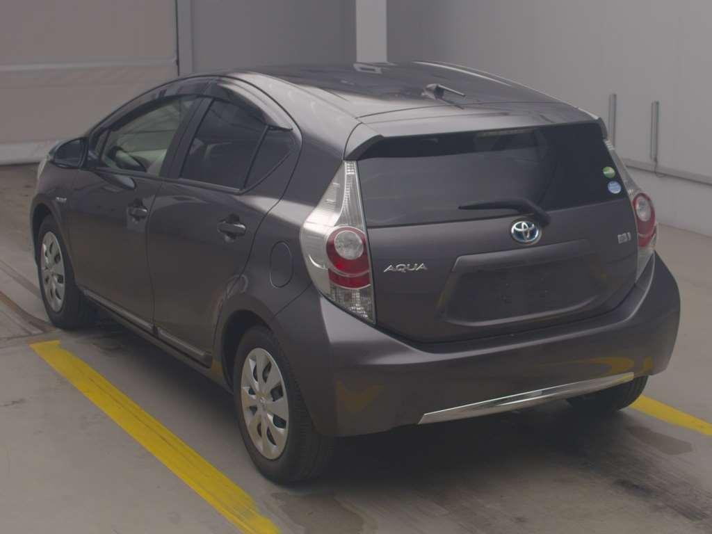 TOYOTA AQUA S Image 5