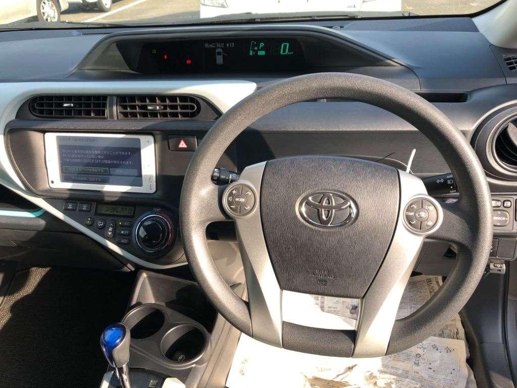 TOYOTA AQUA S Image 6