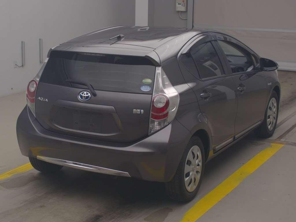 TOYOTA AQUA S Image 2