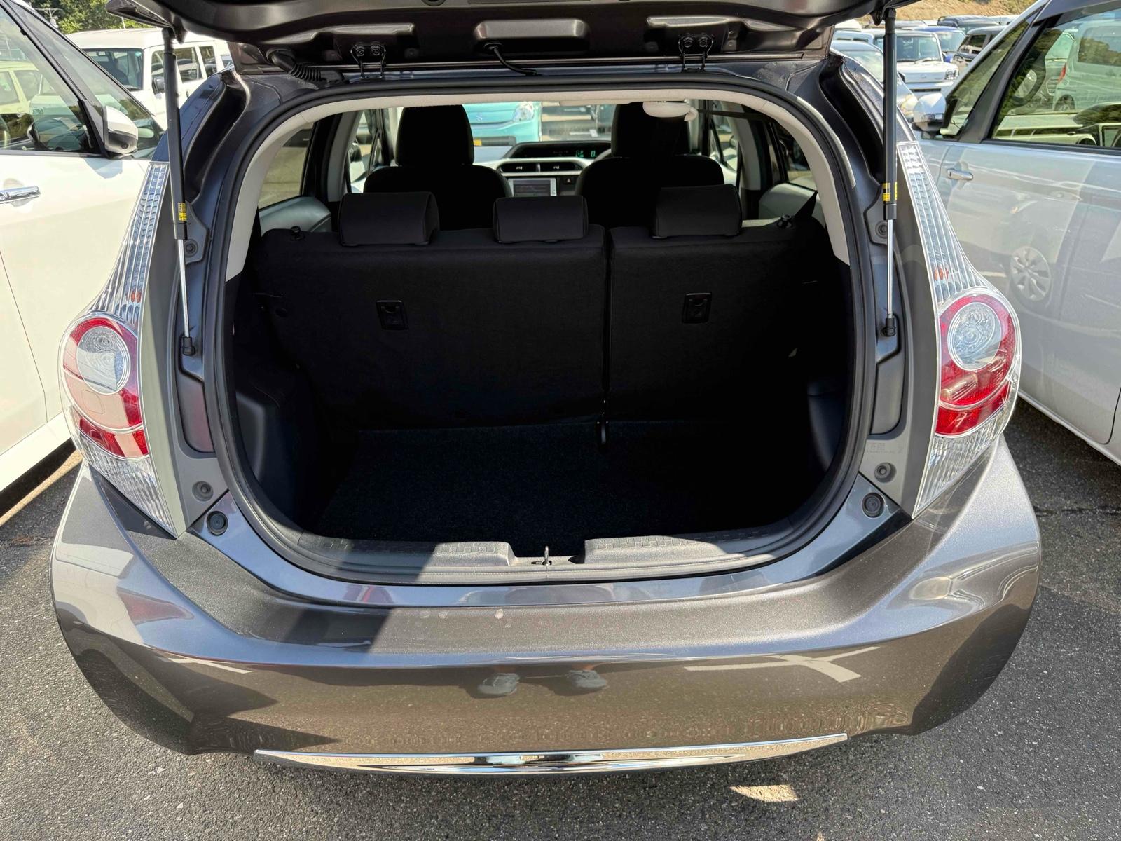 TOYOTA AQUA S Image 14