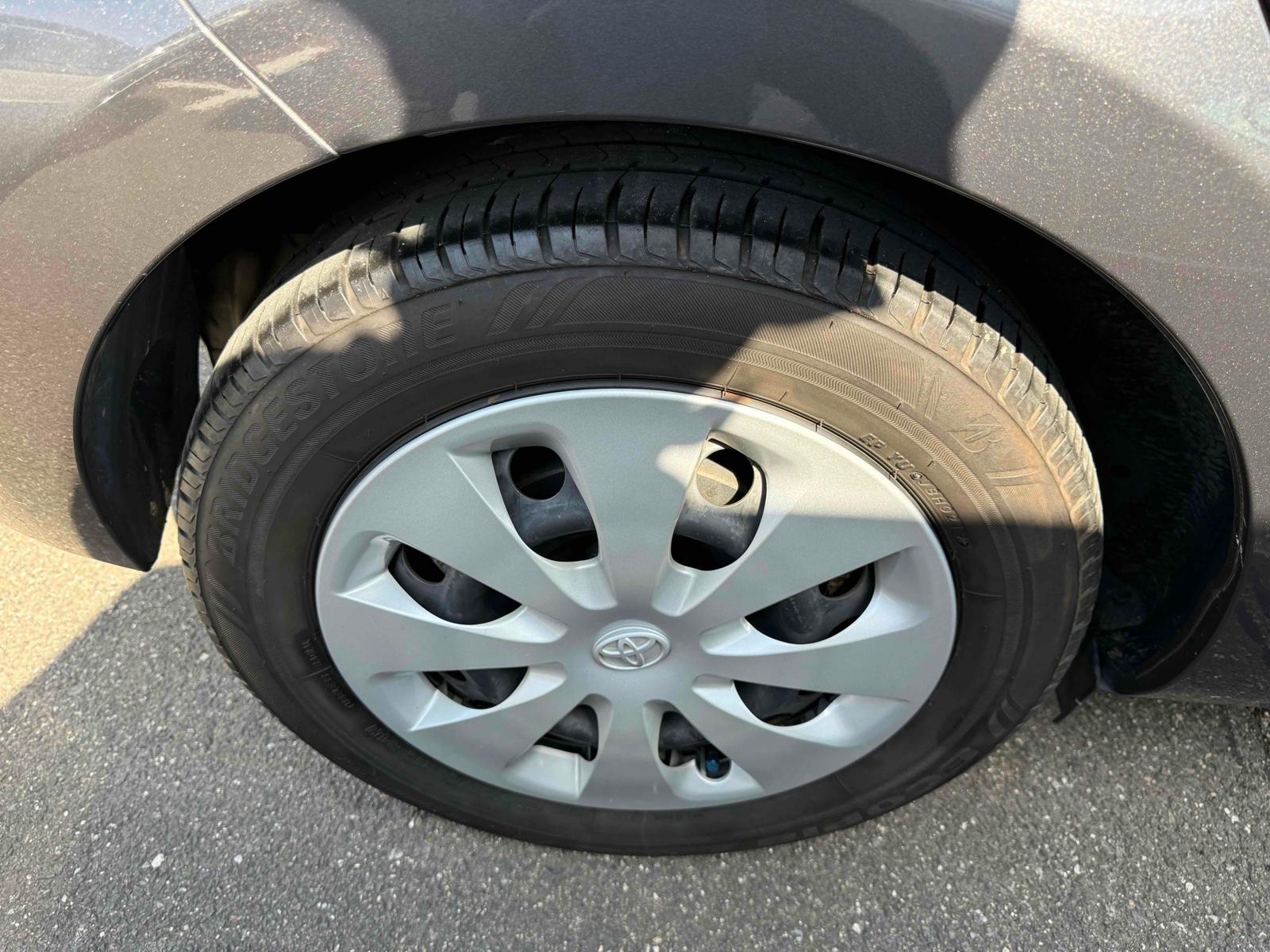 TOYOTA AQUA S Image 16