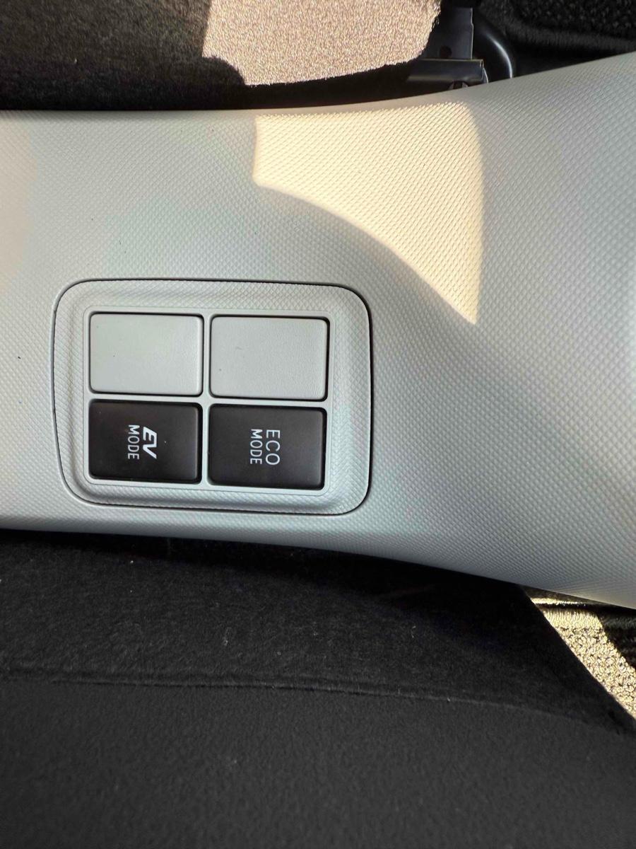TOYOTA AQUA S Image 12